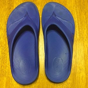 Oofos Thong Sandal Women’s Size 8 Royal Blue